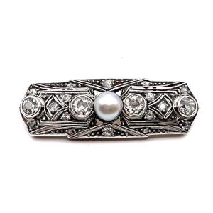 4292. Art Deco Brooch Decorated With Diamonds And Pearls