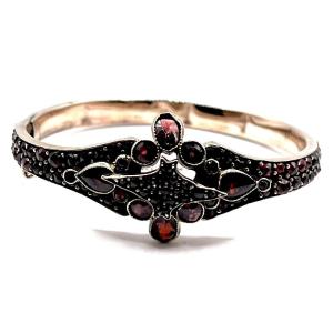 1149. Garnet Stone Bracelet