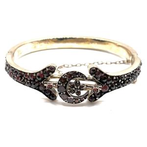 0917. Bracelet With Garnets