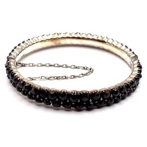0575. Gold Metal Bracelet With Garnets