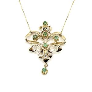 1565. Art Deco Gold Necklace With Emeralds