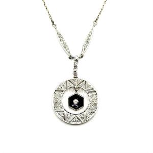 1566. White Gold Necklace With Diamonds And Onyx