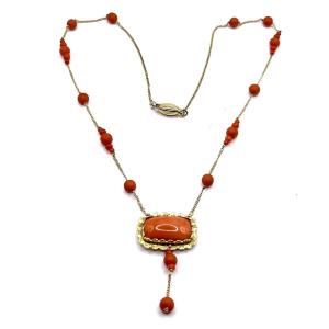 4829. Gold Necklace With Coral
