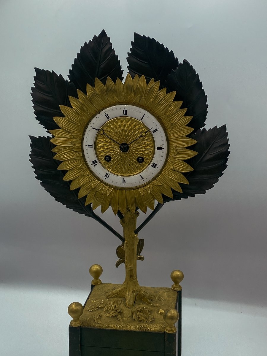 Pendola francese a forma di girasole in bronzo dorato e patinato, Restaurazione-photo-2