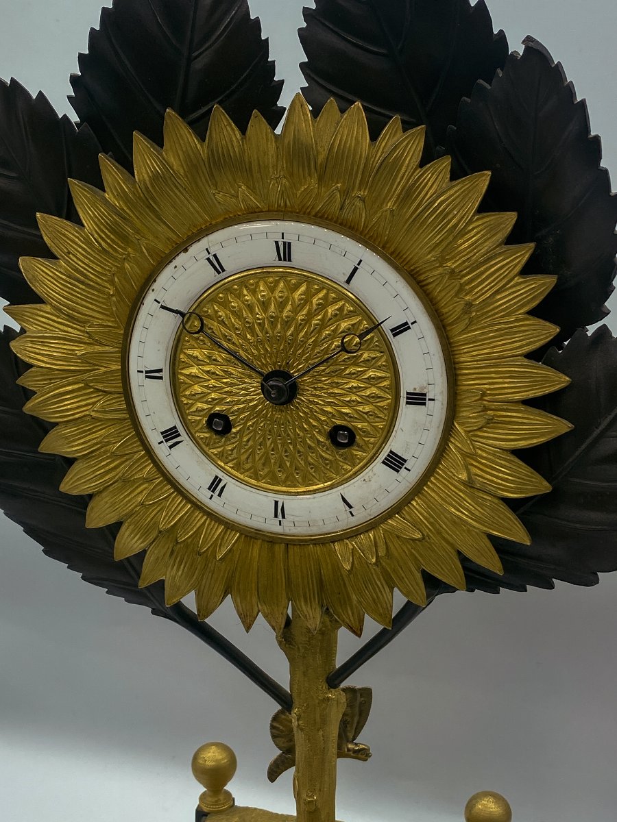 Pendola francese a forma di girasole in bronzo dorato e patinato, Restaurazione-photo-3
