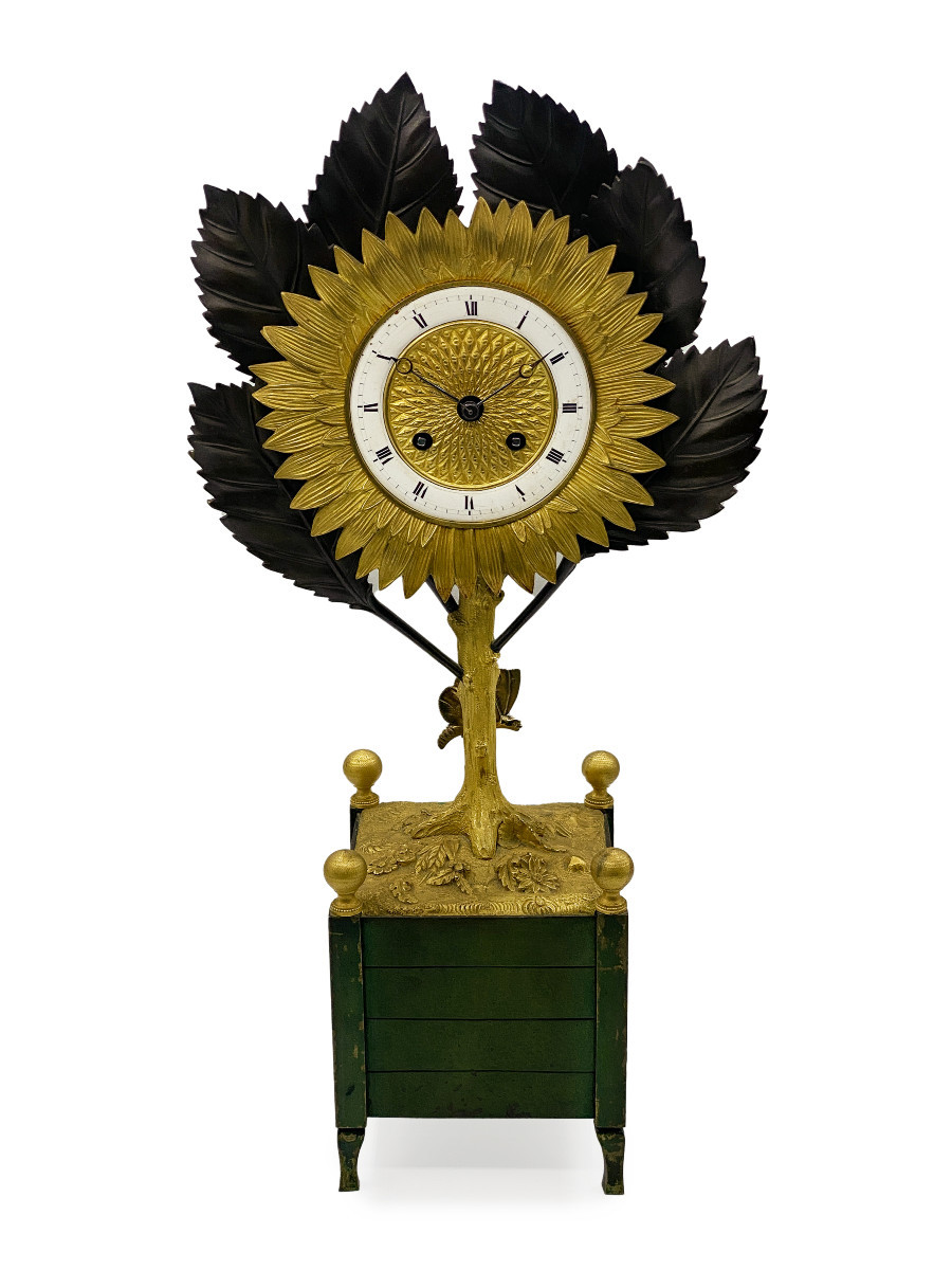 Pendola francese a forma di girasole in bronzo dorato e patinato, Restaurazione
