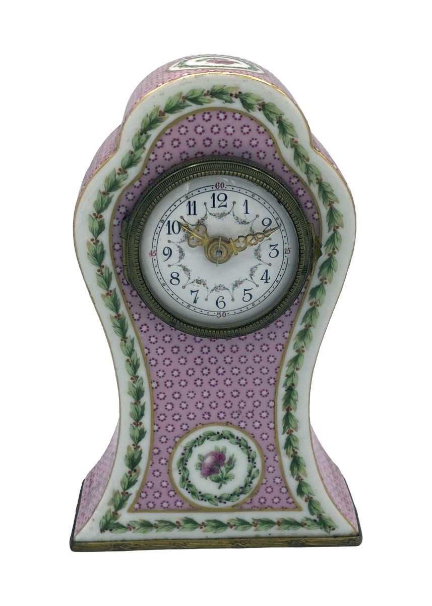 Orologio in porcellana francese Camille Naudot Paris decorazione floreale, carica con chiave