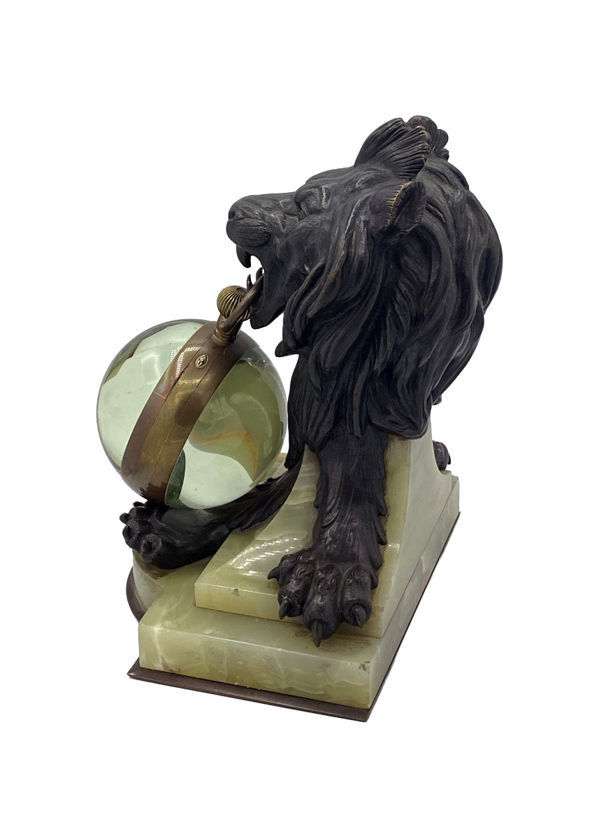 Orologio da tavolo sfera in vetro con base a figura di leone  in bronzo e marmo , funzionante-photo-4