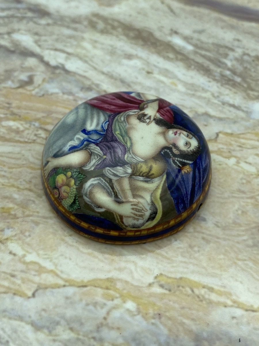 Medaglione in smalto policromo per orologio a pettorale, fine XVII secolo-photo-1