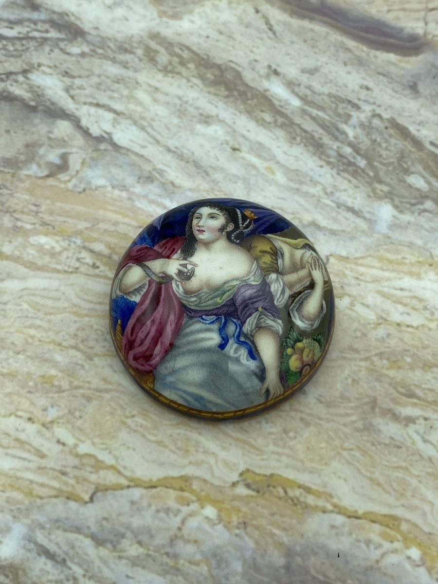 Medaglione in smalto policromo per orologio a pettorale, fine XVII secolo