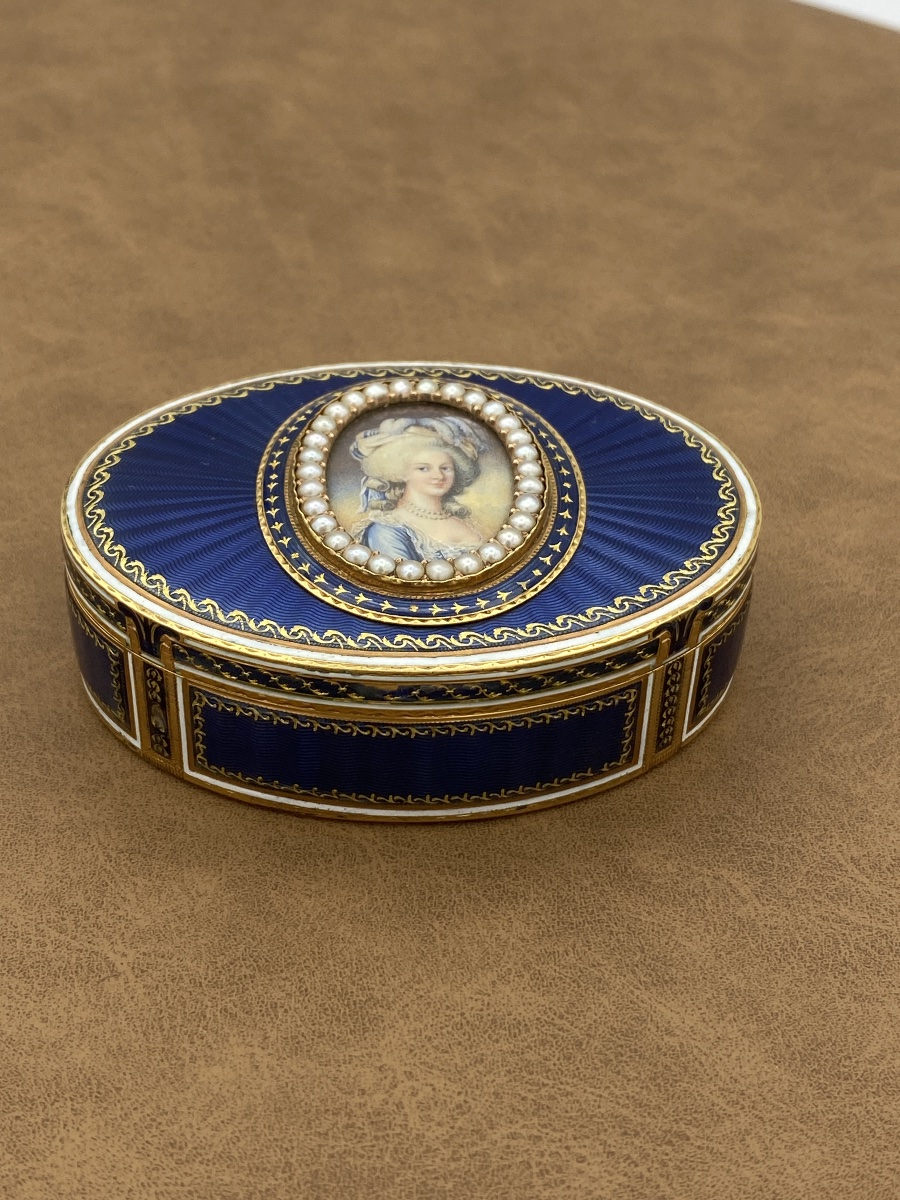 Tabacchiera ovale in oro, smalto e miniatura di Maria Antonietta, 1700-1800