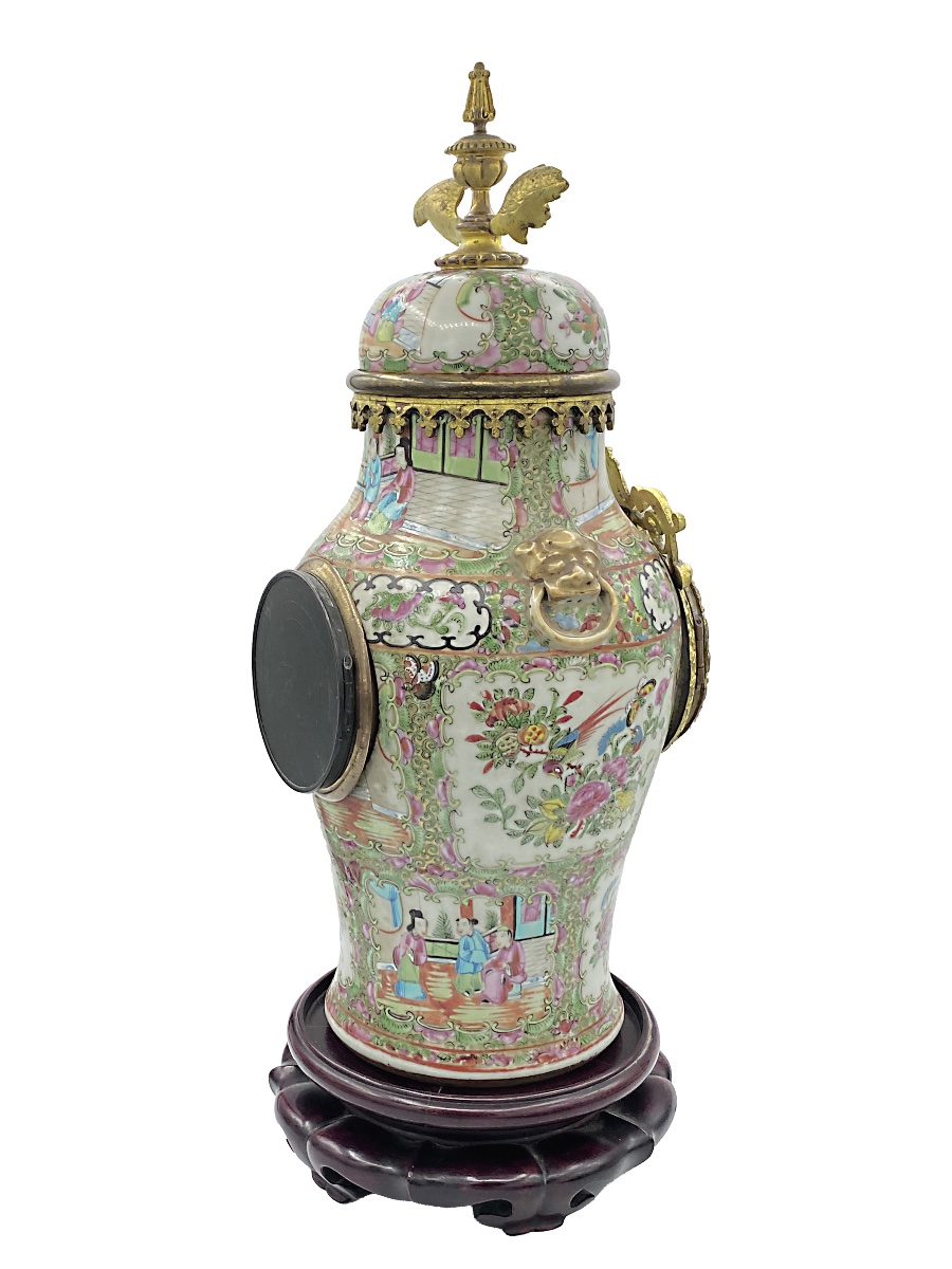 Pendola francese entro vaso in porcellana Canton famille rose, fine XIX secolo-photo-2