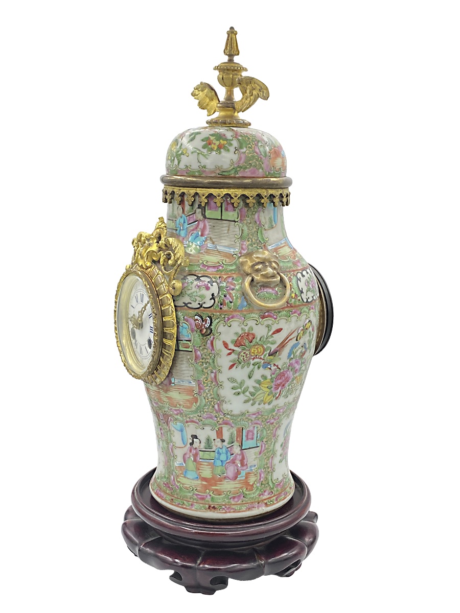 Pendola francese entro vaso in porcellana Canton famille rose, fine XIX secolo-photo-3