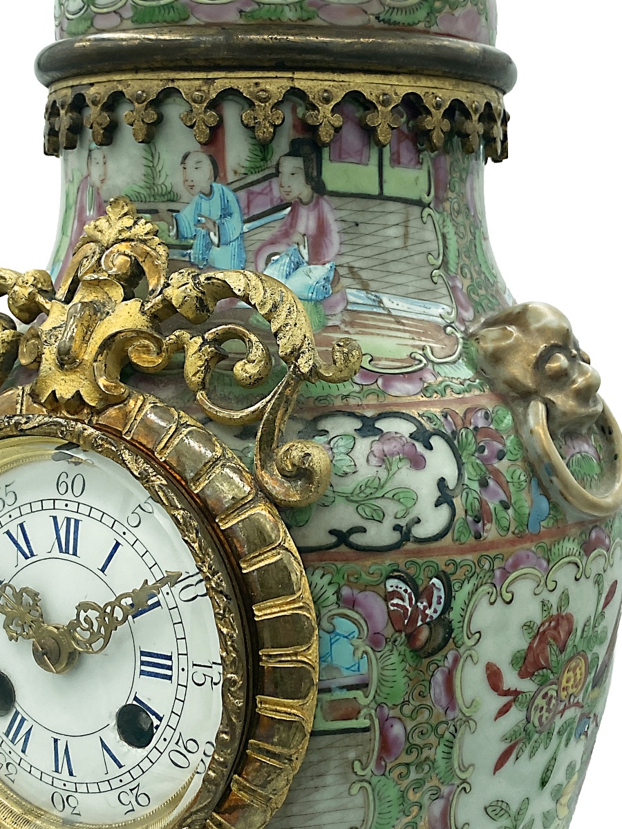 Pendola francese entro vaso in porcellana Canton famille rose, fine XIX secolo-photo-1