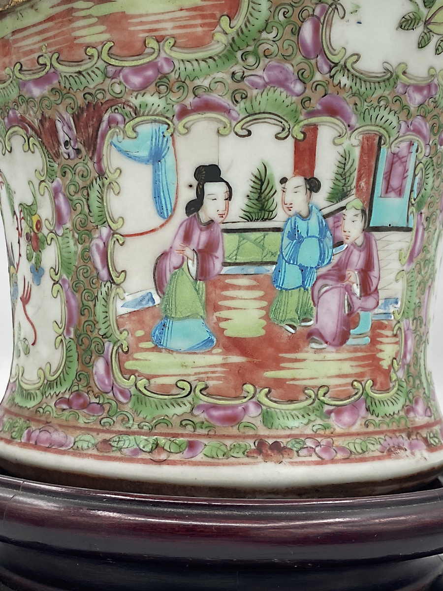 Pendola francese entro vaso in porcellana Canton famille rose, fine XIX secolo-photo-3