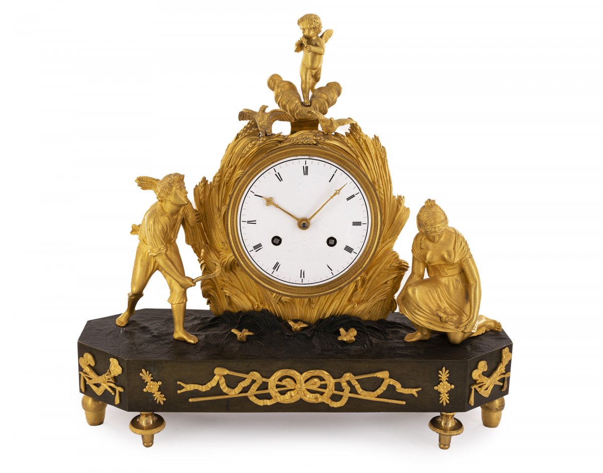 Pendule De Cheminée Française En Bronze Doré, Directoire, Représentant Les Vendanges