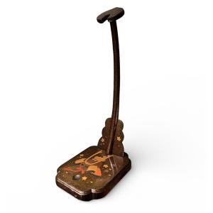 Tachi Kake, Sword Holder, In Kabuto & Shishi Lacquer — Japan 19th Century