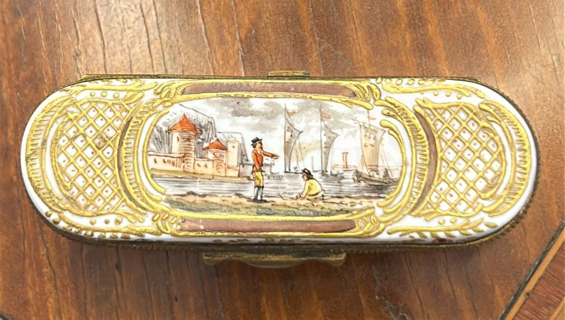 Scatola porta tabacco in porcellana Samson