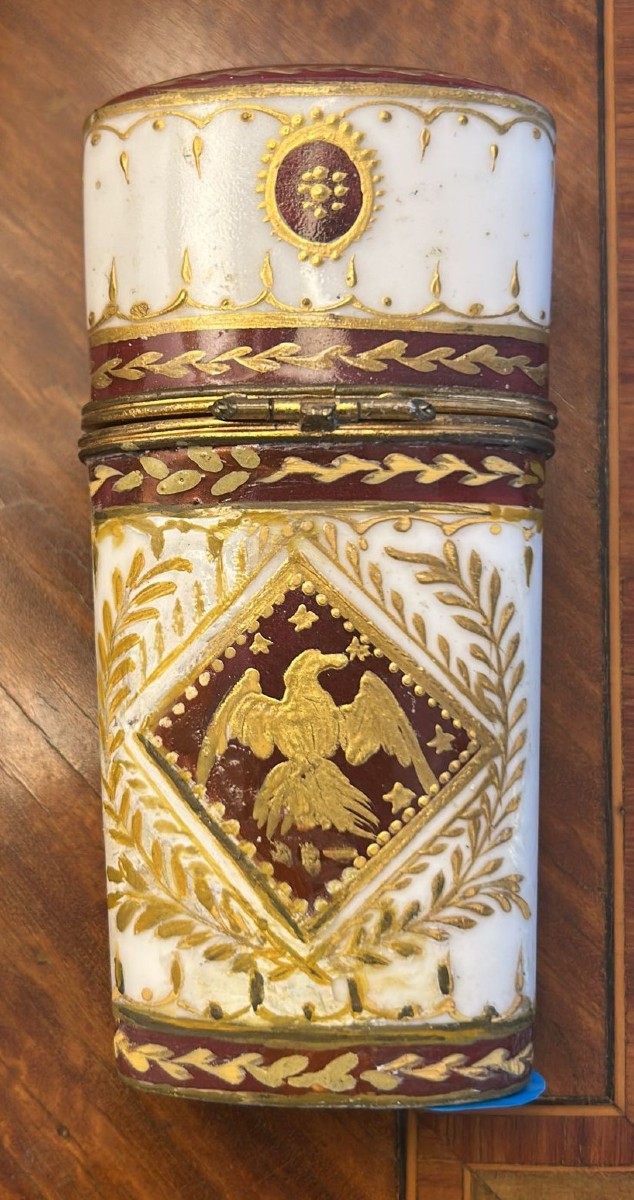 Custodia in porcellana di fabbricazione francese
