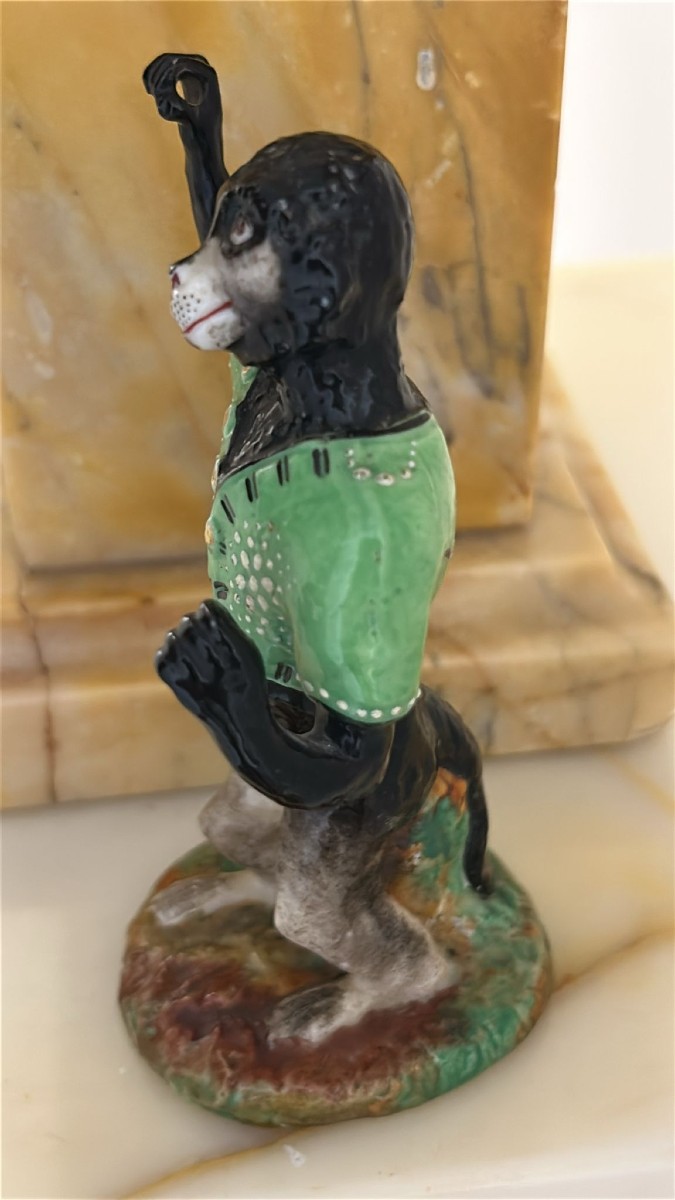 Scimmia antropomorfa di chiara ispirazione Meissen. -photo-1