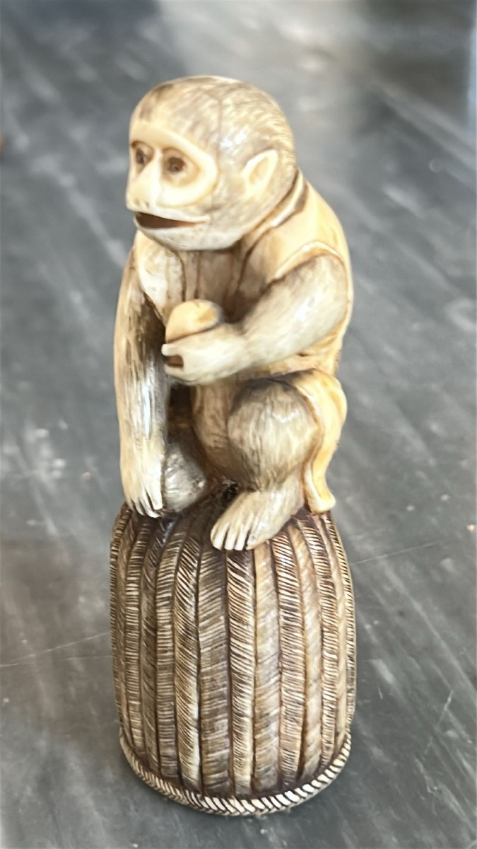 Scimmietta in avorio secolo XIX. 