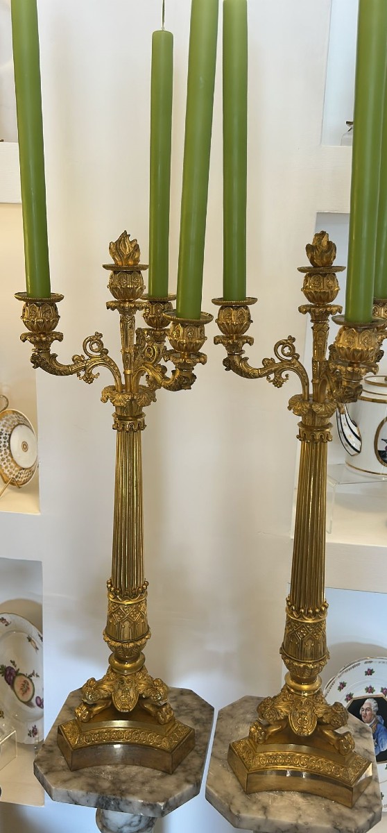 Grande coppia di candelabri  secolo XVIII in bronzo dorato al mercurio