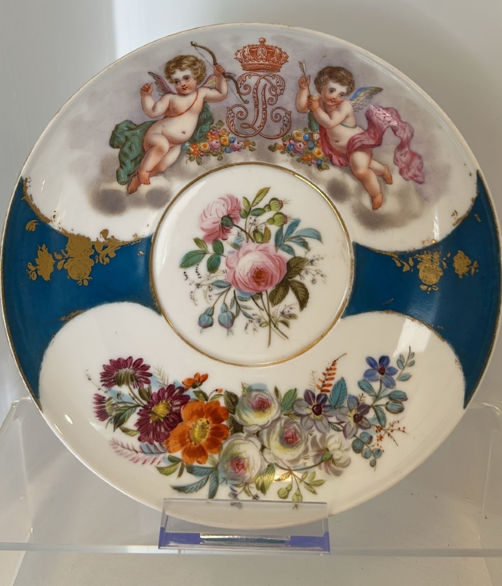 Piattino in porcellana di  Sèvres per il Chateau de Bizy. 