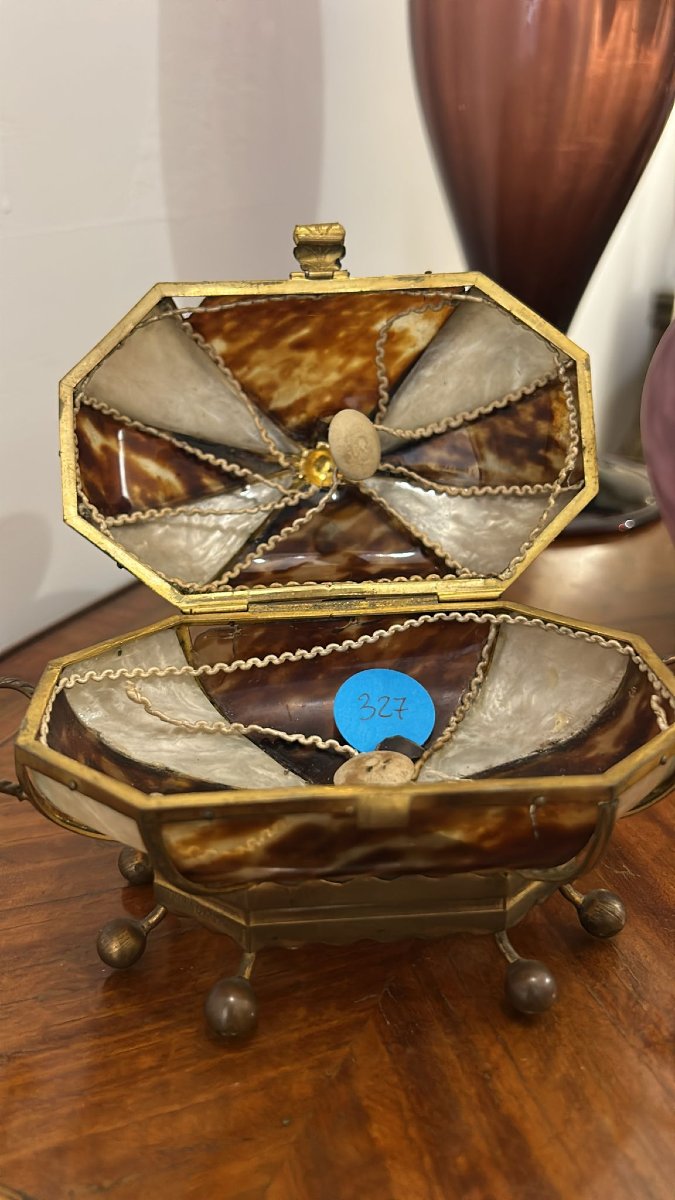 Scatola portagioie, Napoli, secolo XIX, in tartaruga e madreperla.-photo-3