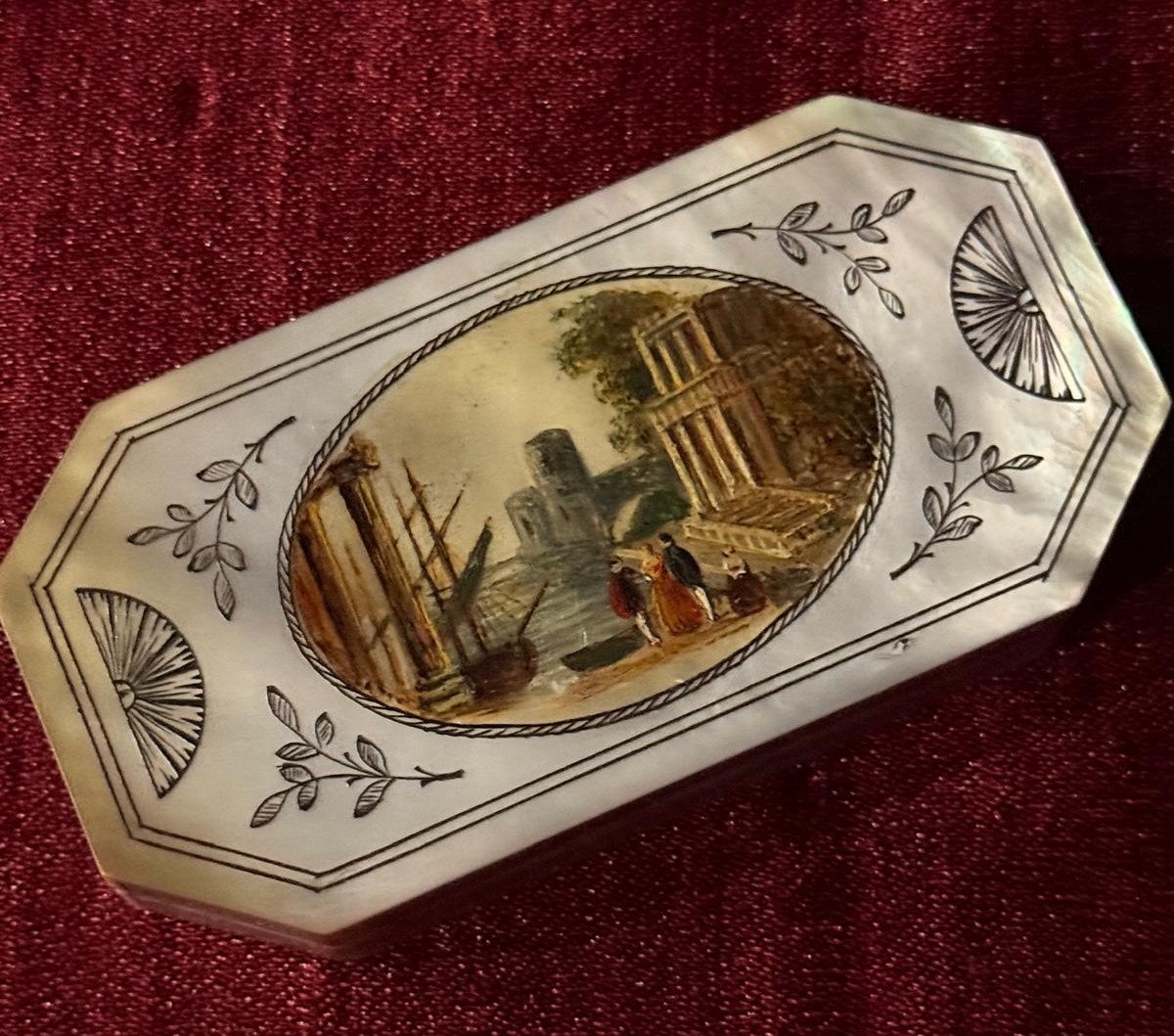 Tabacchiera in madreperla secolo XIX.-photo-2