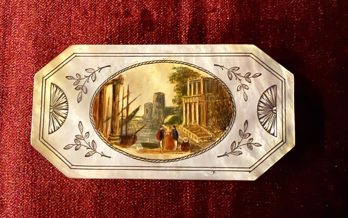 Tabacchiera in madreperla secolo XIX.