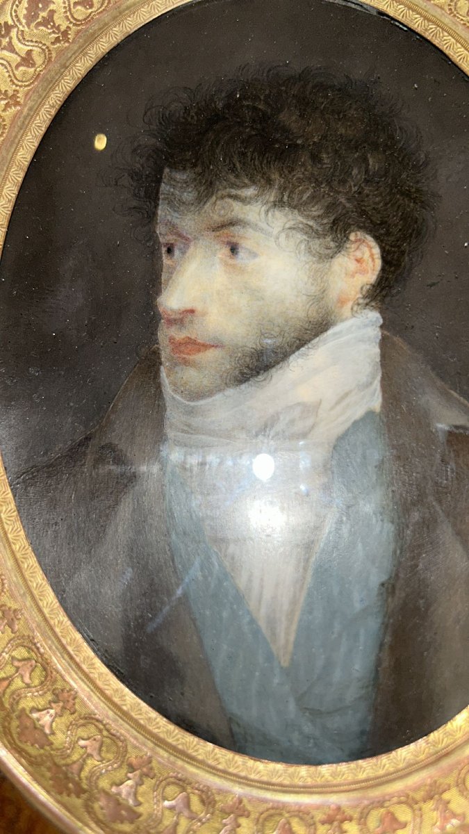 Splendido ritratto in miniatura di un uomo dei primi del XIX secolo.-photo-2