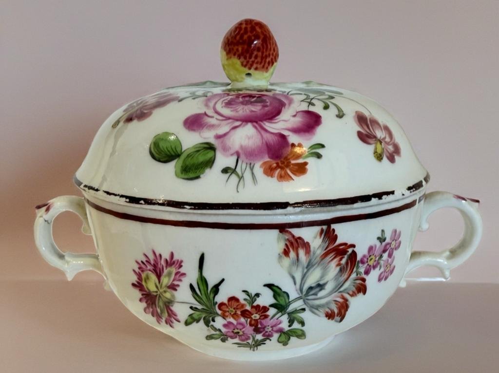 Tazza a brodo della manifattura di VIenna databile al terzo quarto del XVIII secolo. -photo-4