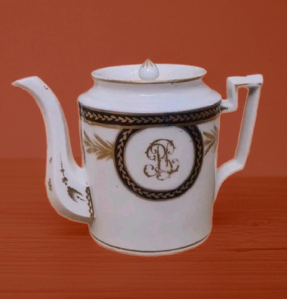 Caffettiera in porcellana fine secolo XVIII. 