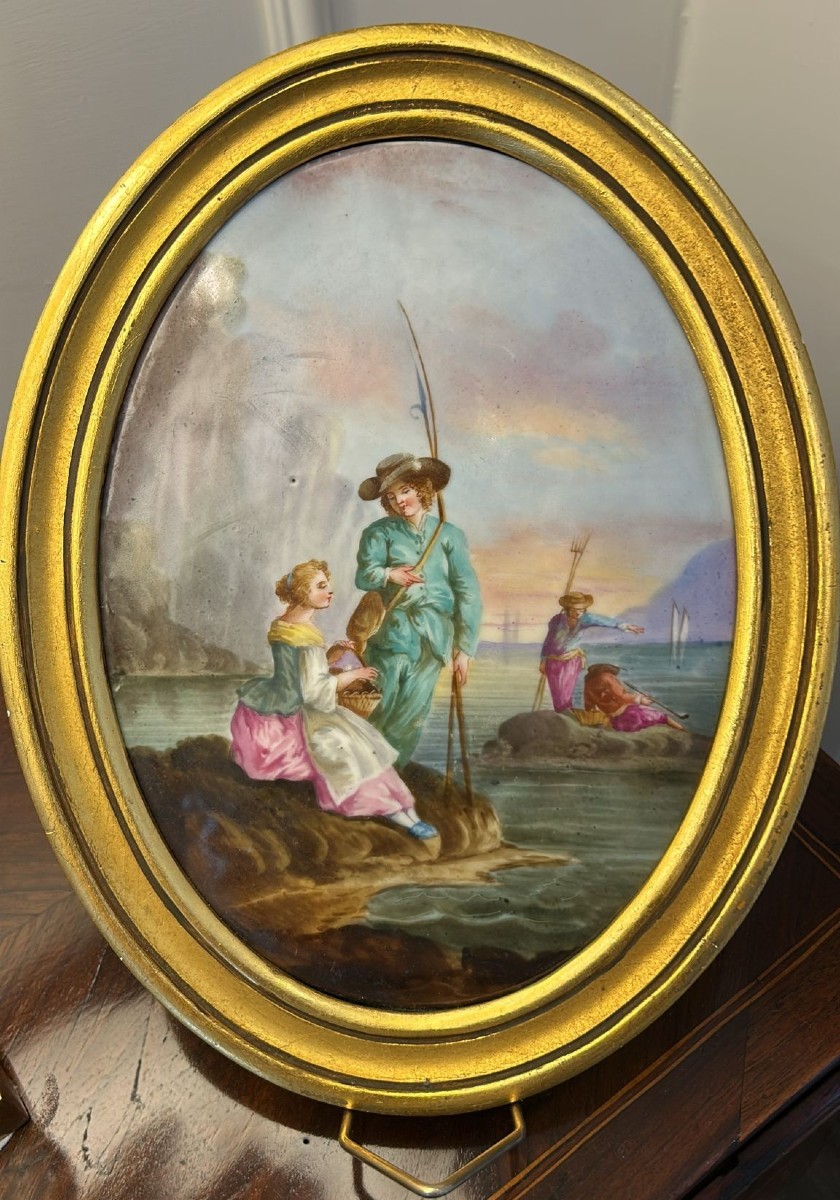 Placca di forma ovale in porcellana di Limoge secolo XIX. 