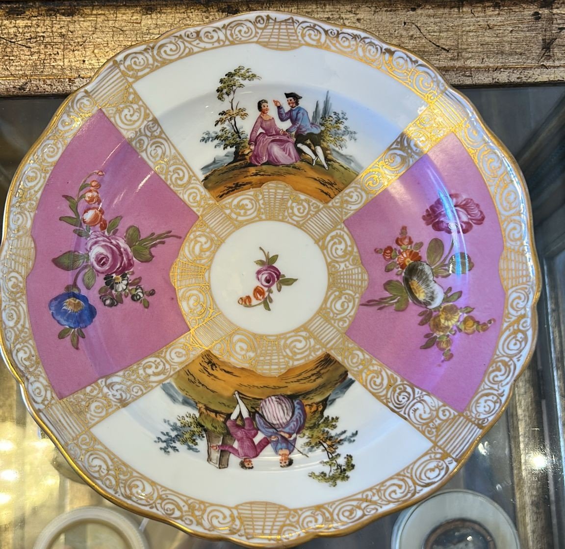 Tris di piatti in porcellana Meissen scene romantiche. Secolo XIX.-photo-2