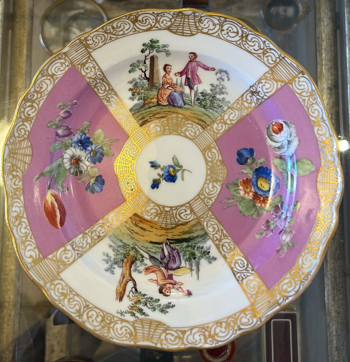 Tris di piatti in porcellana Meissen scene romantiche. Secolo XIX.-photo-3