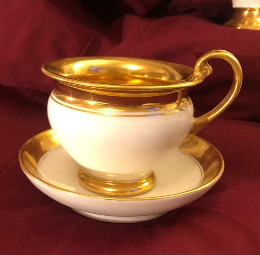 Servizio da viaggio in porcellana bianca e oro – Epoca Impero, Francia, circa 1805–1815.-photo-3