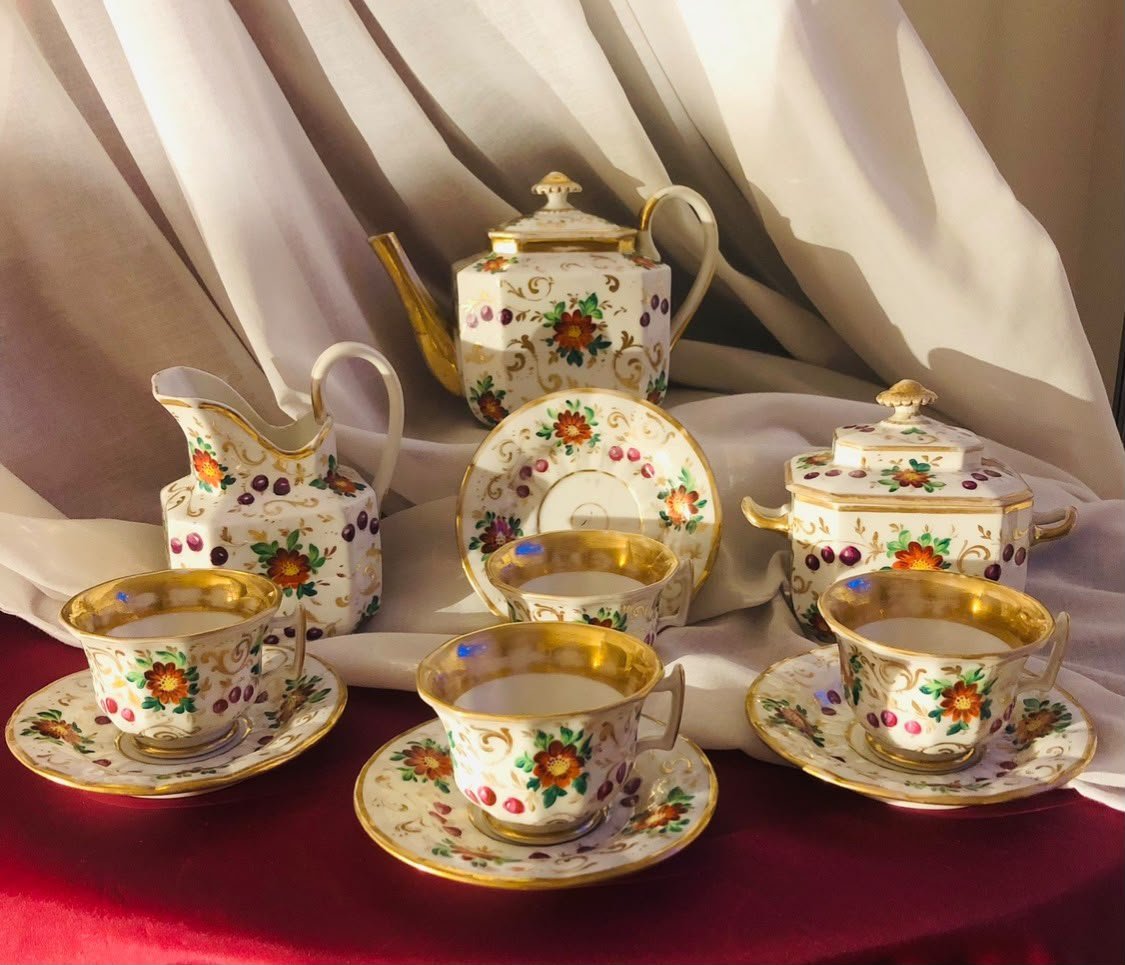 Parte di servizio da caffè in porcellana francese – Epoca Louis Philippe, metà XIX secolo.