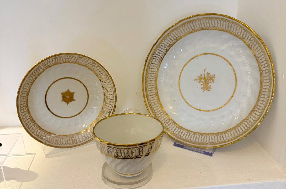 Coppia di tazze con piatti e piatti da dessert, manifattura di Worcester, XVIII secolo .