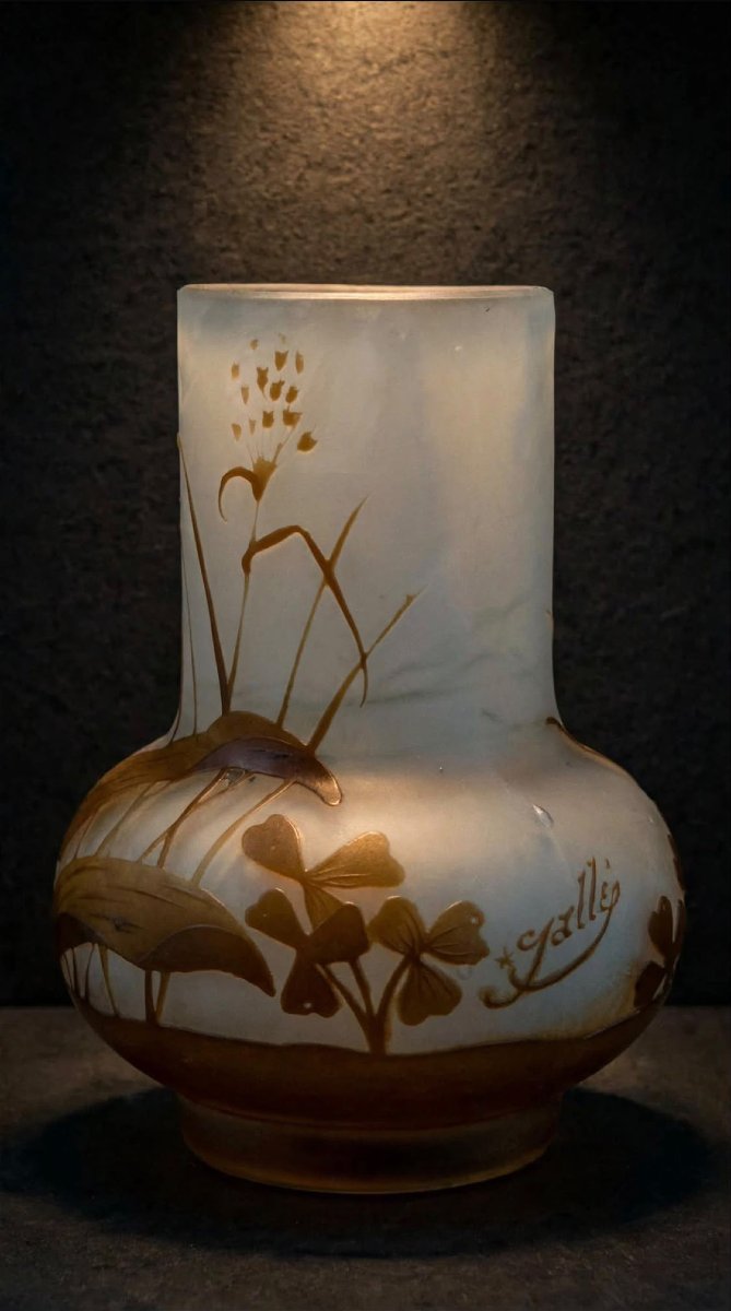 Vaso Gallé "con la stella" (motivi: trifoglio Oxalis e orchidea), 1904-1906. 