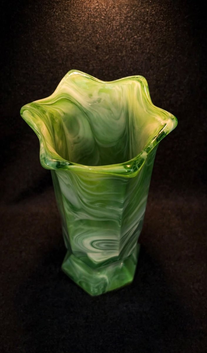 Vaso esagonale in vetro effetto malachite – Boemia – Anni '60. -photo-2