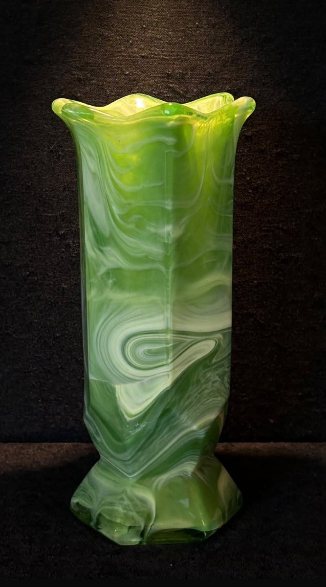Vaso esagonale in vetro effetto malachite – Boemia – Anni '60. -photo-3