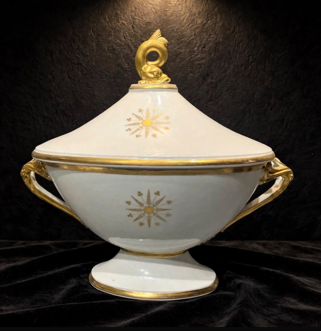 uppiera in porcellana di Parigi - Manifattura Locré - Periodo Impero 1810-1820. 