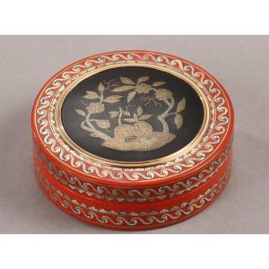 Composition Of Red Tortoiseshell Gold Piqué-work Box,mid-18th Century.
