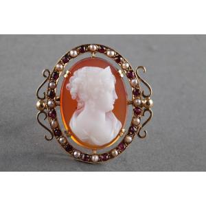 Cameo On Pink Agate Mounted As A Brooch In Gold And Fine Stones, Mid-19th Century