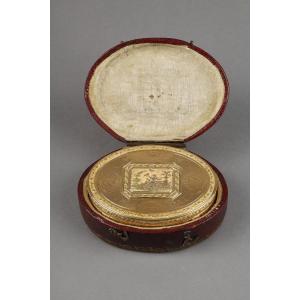Oval Gold Box In Its Case From The End Of The 18th Century