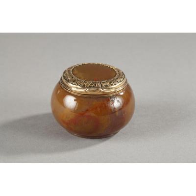 English 18th Century Gold-mounted Agate Snuff-box.