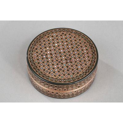 18th Century Box In Tortoise-shell, Gold And Mother-of-pearl. Circa 1783.