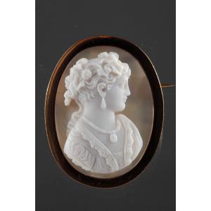 A 19th Century Cameo Brooch. 
