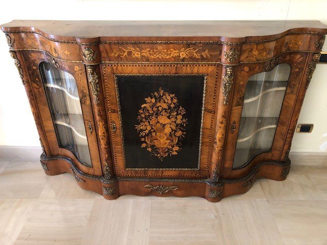 Credenza intarsiata a tre ante -photo-7